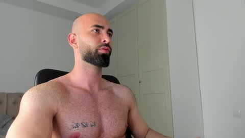 MichaelEvansx online show from April 17, 9:50 pm