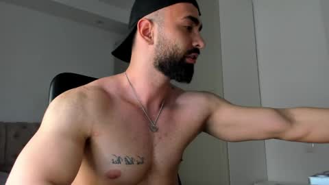 MichaelEvansx online show from April 9, 8:04 pm