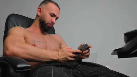 MichaelEvansx online show from December 21, 12:09 am