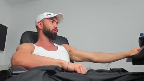 MichaelEvansx online show from December 30, 8:47 pm