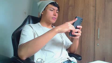 Snapshot of michaelstones chatting on December 26, 4:04 pm michaelstones online show from December 26, 4:04 pm