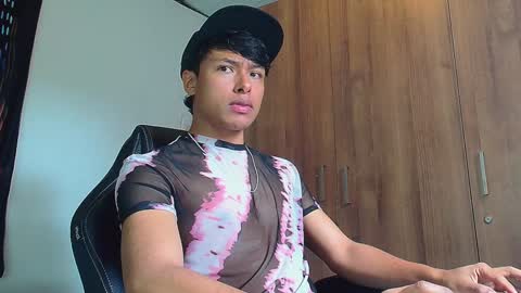 Snapshot of michaelstones chatting on January 4, 3:49 pm michaelstones online show from January 4, 3:49 pm