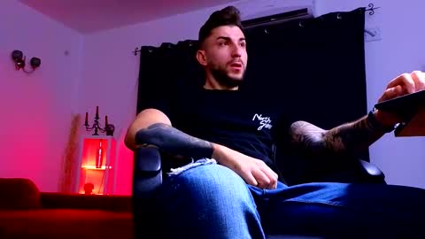 Snapshot of mightyaaron chatting on September 29, 2:32 am MightyAaron online show from September 29, 2:32 am