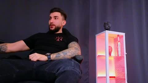 Snapshot of mightyaaron chatting on January 7, 10:49 am MightyAaron online show from January 7, 10:49 am