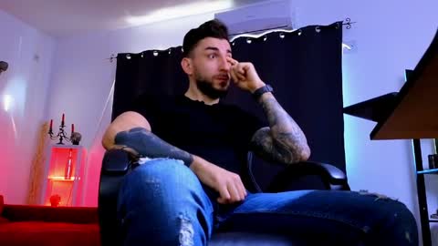 MightyAaron online show from April 6, 4:46 am