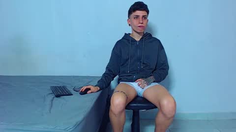 Mike IMDEPENDIENT MODEL online show from April 28, 2:27 am