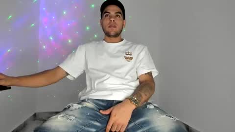 mikee_scooth online show from April 16, 1:27 am