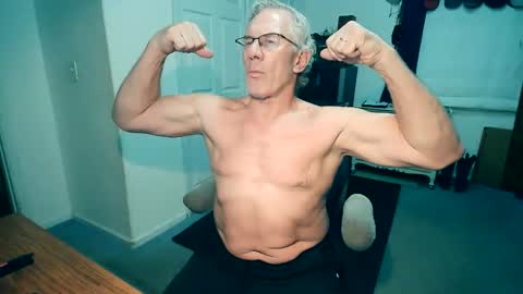 Milehi1958 online show from November 14, 8:43 pm