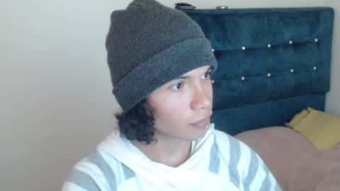 milesxoxo6969 online show from September 15, 8:32 pm