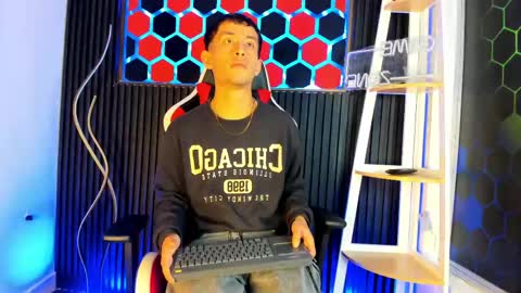 Tommy  online show from April 14, 3:39 am