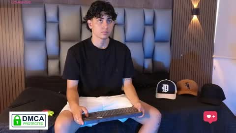 mohamed_malik online show from April 17, 4:09 pm