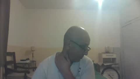 moment71200 online show from December 31, 10:01 pm