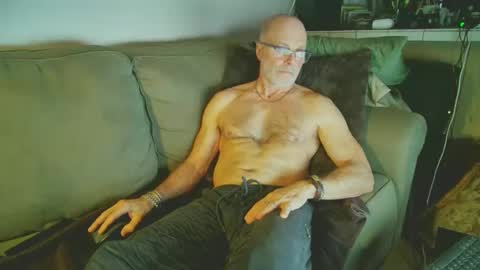 moondanceraa online show from February 9, 2:28 am