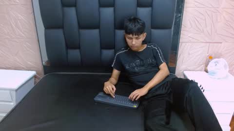 MORTELLE online show from December 22, 7:33 pm