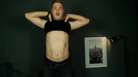Snapshot of mr_at chatting on September 18, 7:32 am Artur online show from September 18, 7:32 am