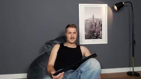 Snapshot of mr_at chatting on September 23, 7:51 am Artur online show from September 23, 7:51 am