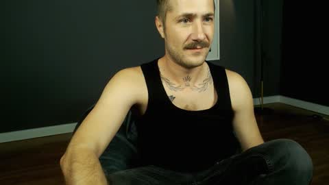 Snapshot of mr_at chatting on October 7, 7:34 am Artur online show from October 7, 7:34 am
