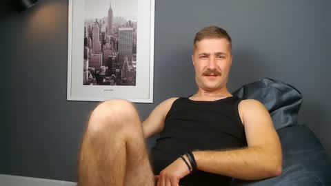 Snapshot of mr_at chatting on October 24, 8:38 am Artur online show from October 24, 8:38 am