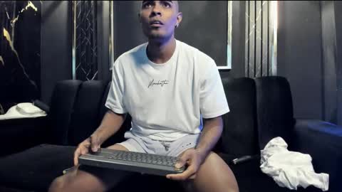 Snapshot of mr_maximo chatting on September 16, 5:41 am mr_maximo online show from September 16, 5:41 am