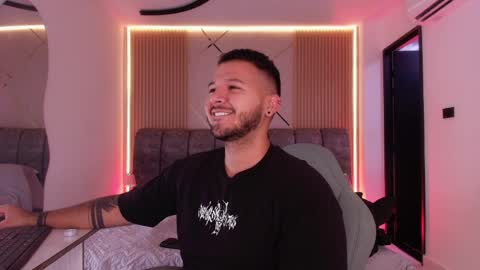 MIKEE online show from April 2, 3:04 am