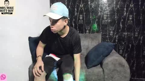 mr_mikehott_8 online show from December 16, 3:57 am