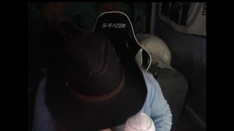 Snapshot of mr_strawberry chatting on October 27, 2:47 am mr_strawberry online show from October 27, 2:47 am