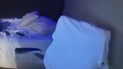 Muffdiver online show from December 25, 8:18 am