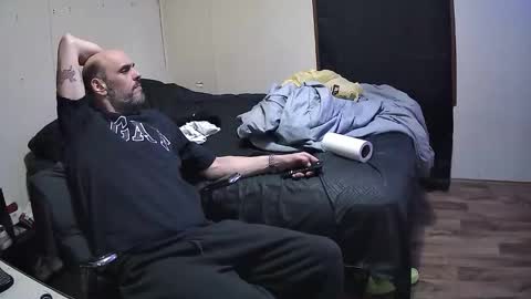 Muffdiver online show from February 1, 8:40 pm