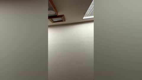 mum223969 online show from April 19, 7:05 pm