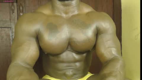 musclegod23 online show from November 10, 5:40 pm