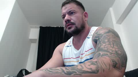 MuscleMonster31 online show from January 1, 1:37 am