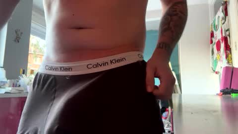 Snapshot of n0facen0case1 chatting on October 5, 7:34 am n0facen0case1 online show from October 5, 7:34 am