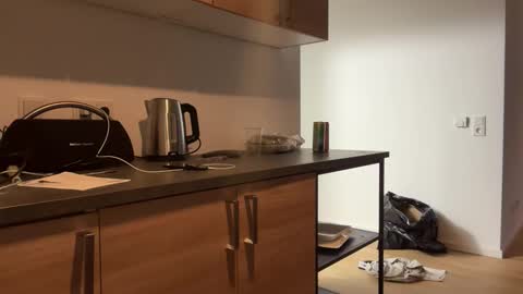 n_buzzy online show from March 24, 5:23 am