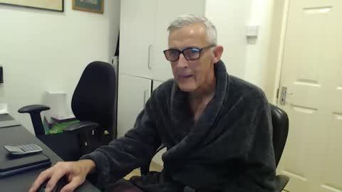 nakedcarpenteruk online show from December 20, 2:24 pm