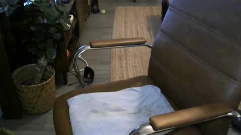 Snapshot of nareth338 chatting on October 29, 2:25 am nareth338 online show from October 29, 2:25 am