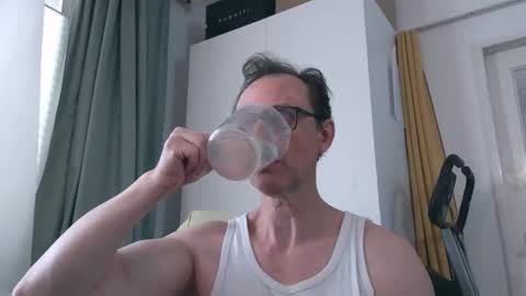 naturista25 online show from May 16, 4:05 pm