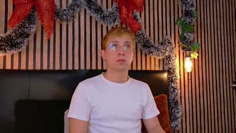 Christopher  Chris online show from December 18, 12:40 pm