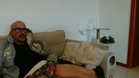 simi online show from November 24, 2:18 pm