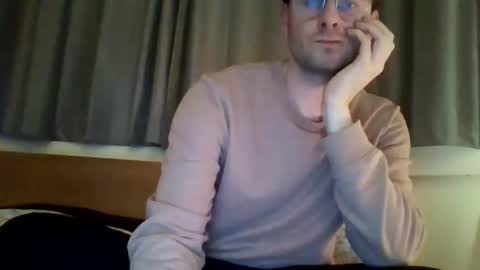 niallthewanderer online show from December 13, 11:50 pm