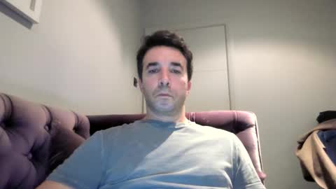 Snapshot of niciboi chatting on January 23, 11:26 pm James online show from January 23, 11:26 pm