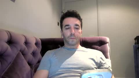 Snapshot of niciboi chatting on March 3, 10:29 pm James online show from March 3, 10:29 pm