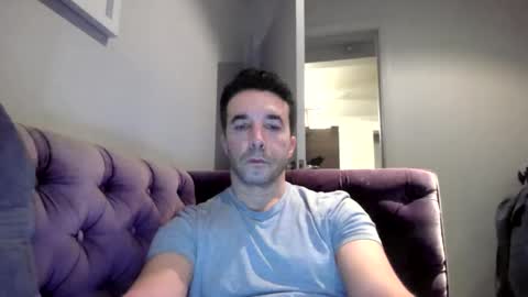 Snapshot of niciboi chatting on February 27, 11:04 pm James online show from February 27, 11:04 pm