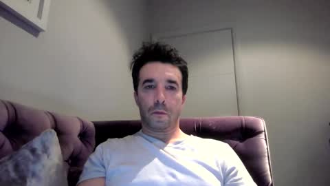 Snapshot of niciboi chatting on February 23, 12:15 am James online show from February 23, 12:15 am