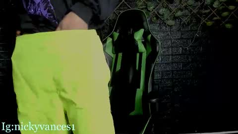 nicky online show from December 16, 1:23 am