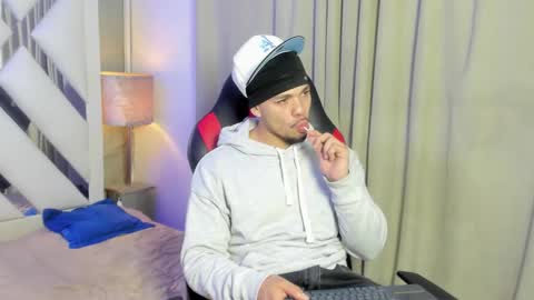 nico_blaze7 online show from November 27, 7:39 pm