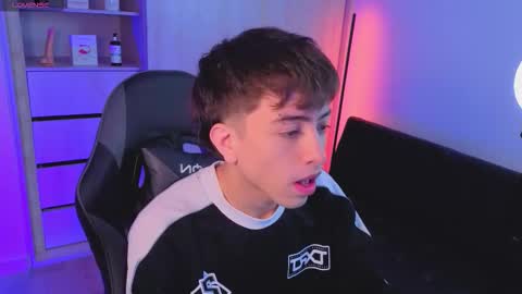 Nicolas online show from October 22, 8:11 pm