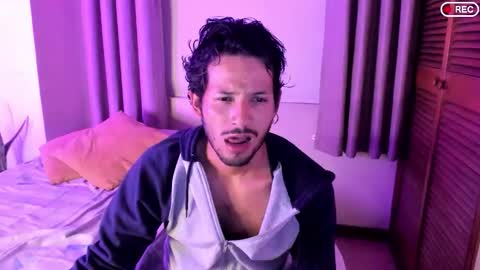 nicolasrodrii online show from December 20, 2:07 am