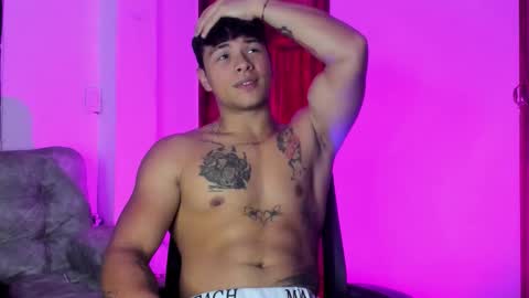 noah_223 online show from December 17, 4:42 am