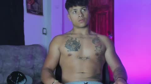 noah_223 online show from April 2, 5:59 am