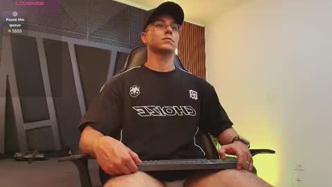 Noah online show from February 9, 11:42 pm